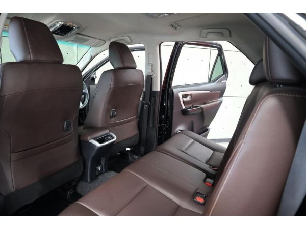 2019 Toyota Fortuner 2.4 V SUV AT (ปี 15-18) B7422 รูปที่ 6